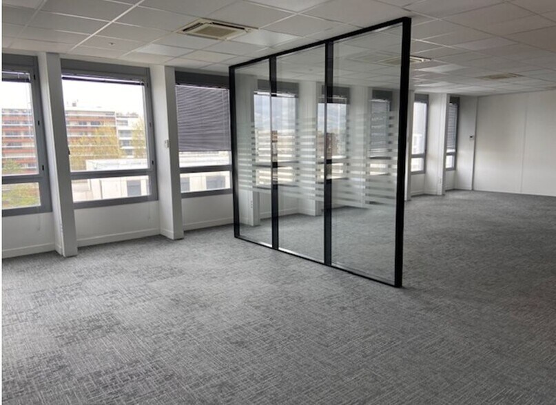 Office in Boulogne-Billancourt to rent - Building Photo - Image 1 of 9