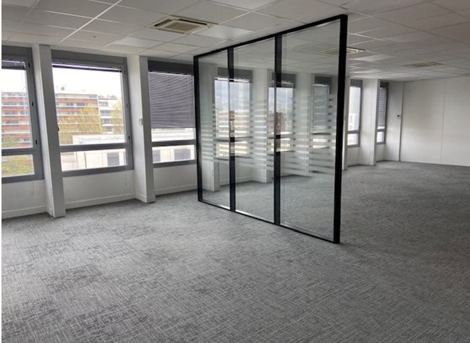 Office in Boulogne-Billancourt to rent Building Photo- Image 1 of 10