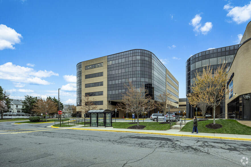 1850 Town Center Dr, Reston, VA for rent - Building Photo - Image 2 of 48