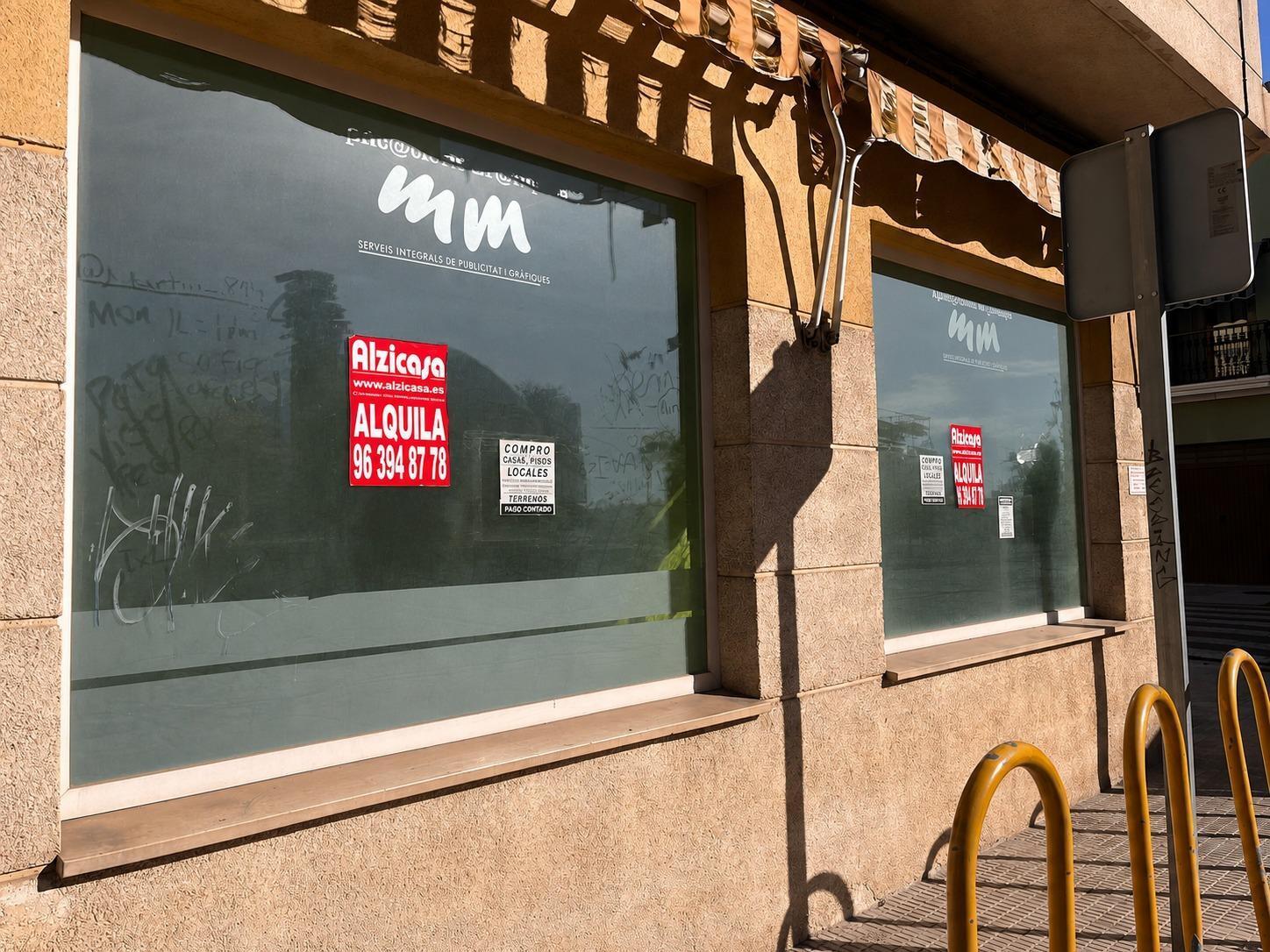 Retail in Carcaixent, Valencia to rent Building Photo- Image 1 of 10