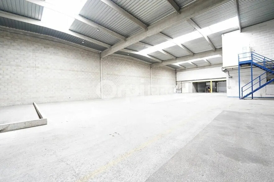 Light Industrial in Chassieu to rent - Building Photo - Image 3 of 12