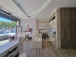 Retail in Castelldefels, Barcelona to rent Interior Photo- Image 1 of 6
