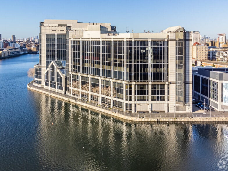 5 Greenwich View Pl, London to rent - Primary Photo - Image 1 of 49