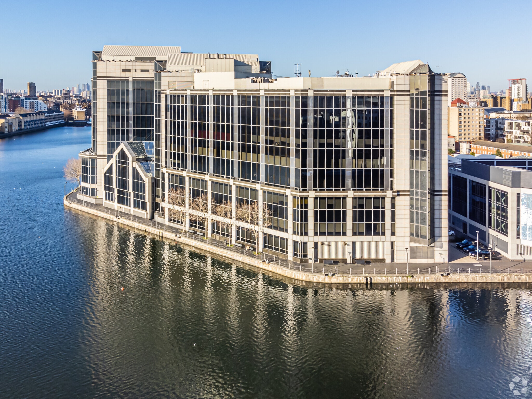 5 Greenwich View Pl, London to rent Primary Photo- Image 1 of 50