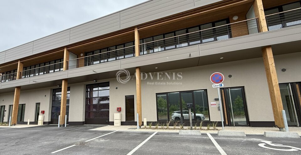 Light Industrial in Collégien to rent Building Photo- Image 1 of 20
