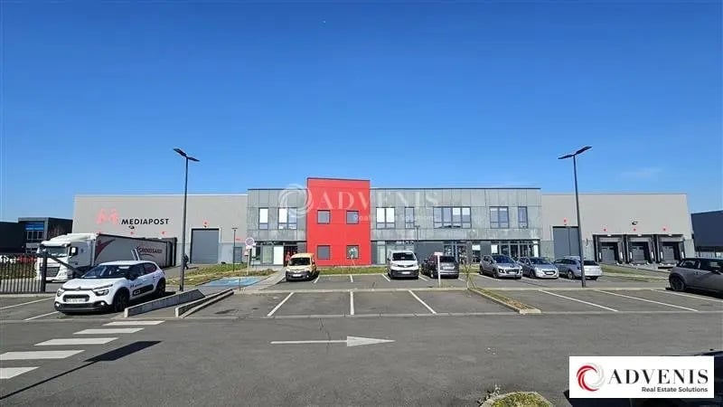 Location Entrepôt 6 473 m² - Photo 1