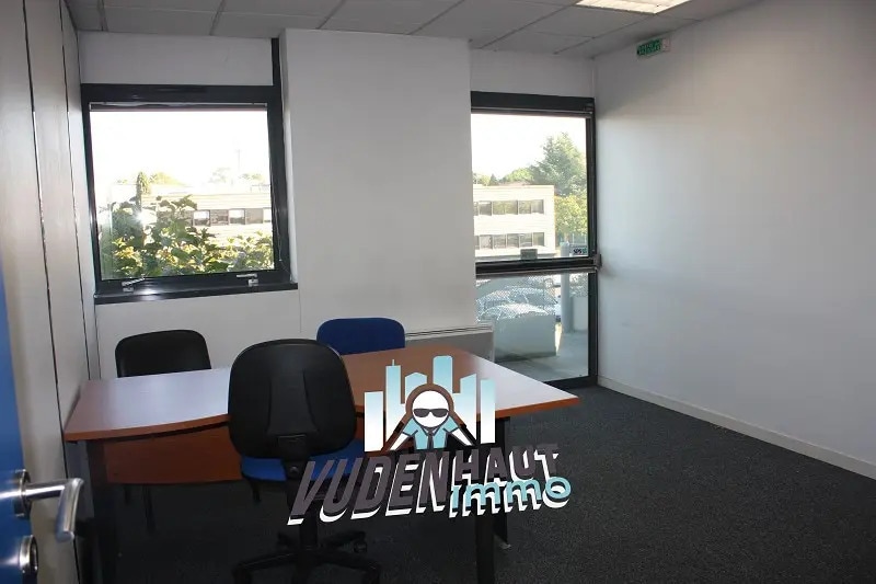 Location Bureaux 154 m² - Photo 1