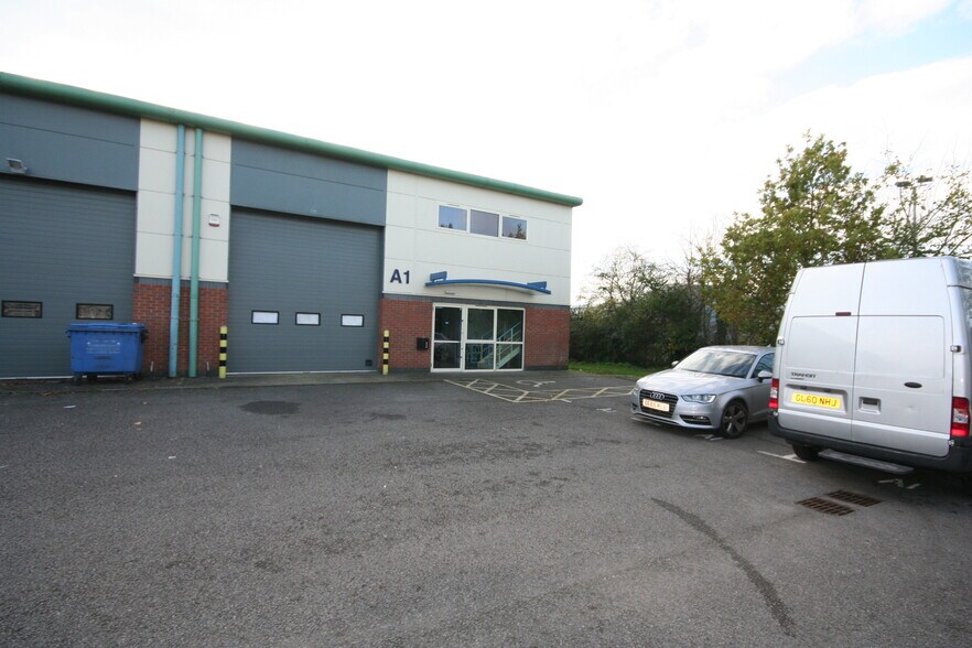 Hampton Park W, Melksham for sale - Building Photo - Image 1 of 1