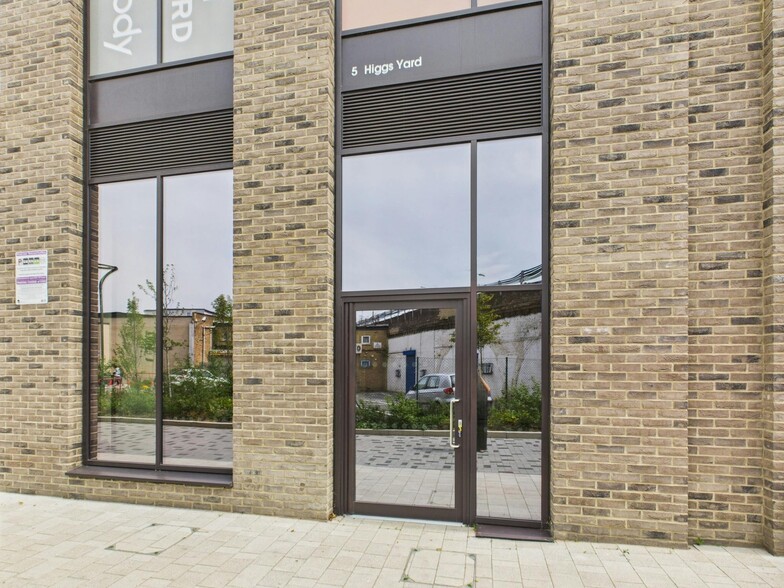 Herne Hill Rd, London to rent - Building Photo - Image 2 of 31