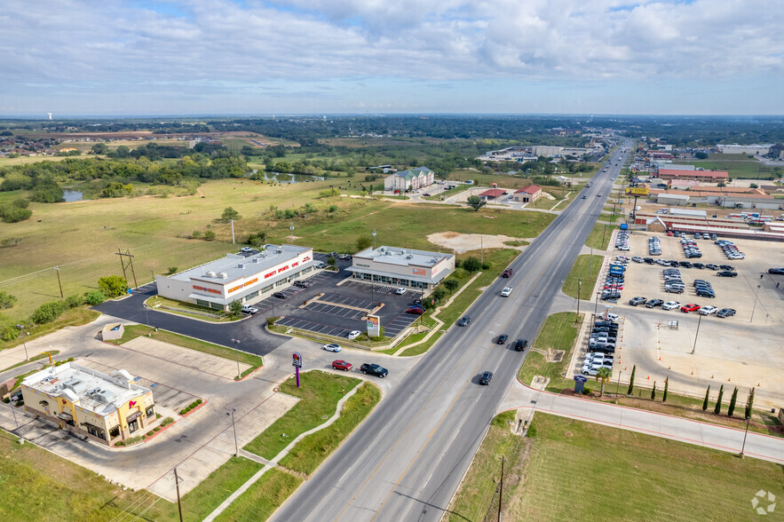 2044-2048 W Oaklawn Rd, Pleasanton, TX for rent - Aerial - Image 2 of 3