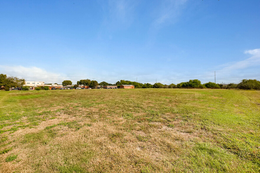 421 S King St, Seguin, TX for rent - Primary Photo - Image 1 of 11