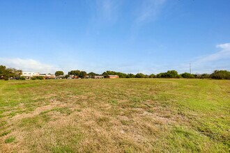 421 S King St, Seguin, TX for rent Primary Photo- Image 1 of 12