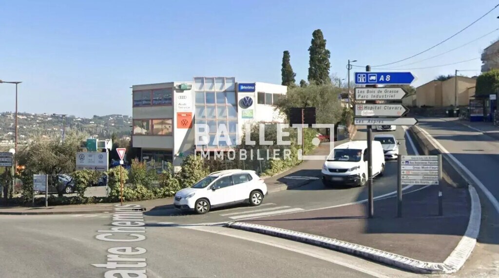 Location Bureaux 125 m² - Photo 1