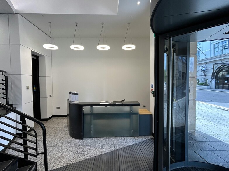 1 Sandgate, Newcastle Upon Tyne to rent - Building Photo - Image 2 of 16