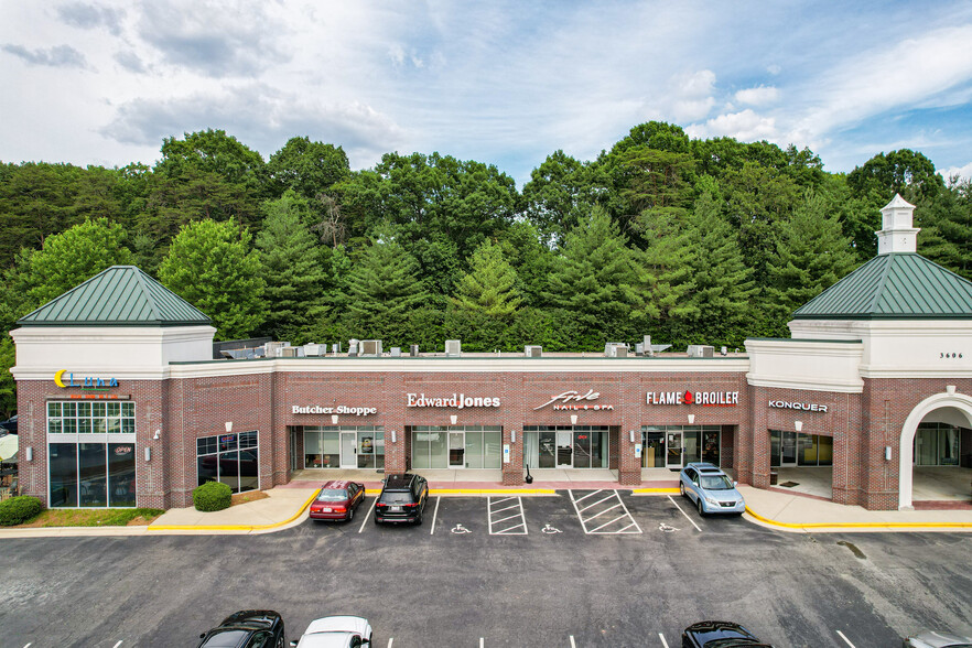 3606 N Elm St, Greensboro, NC for rent - Building Photo - Image 1 of 9