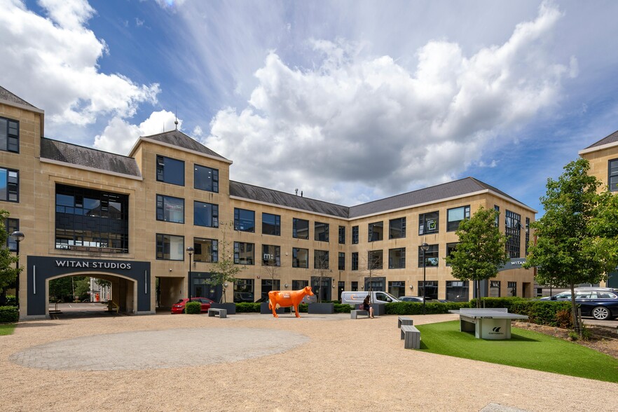 320 Witan Gate W, Milton Keynes to rent - Building Photo - Image 1 of 10