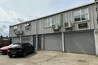 8 Greenock Rd, London to rent Building Photo- Image 1 of 1