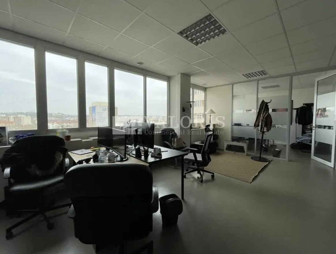 Office in Lyon to rent Interior Photo- Image 1 of 11