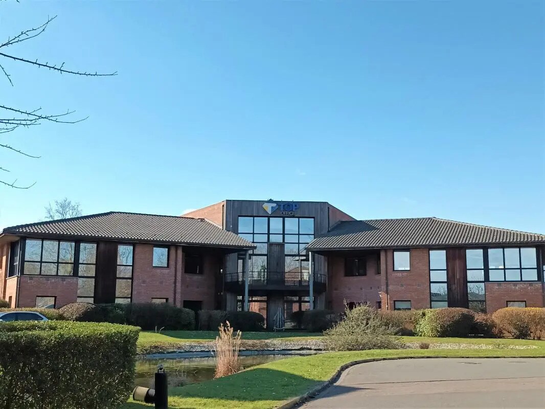 Office in Lezennes to rent Building Photo- Image 1 of 11