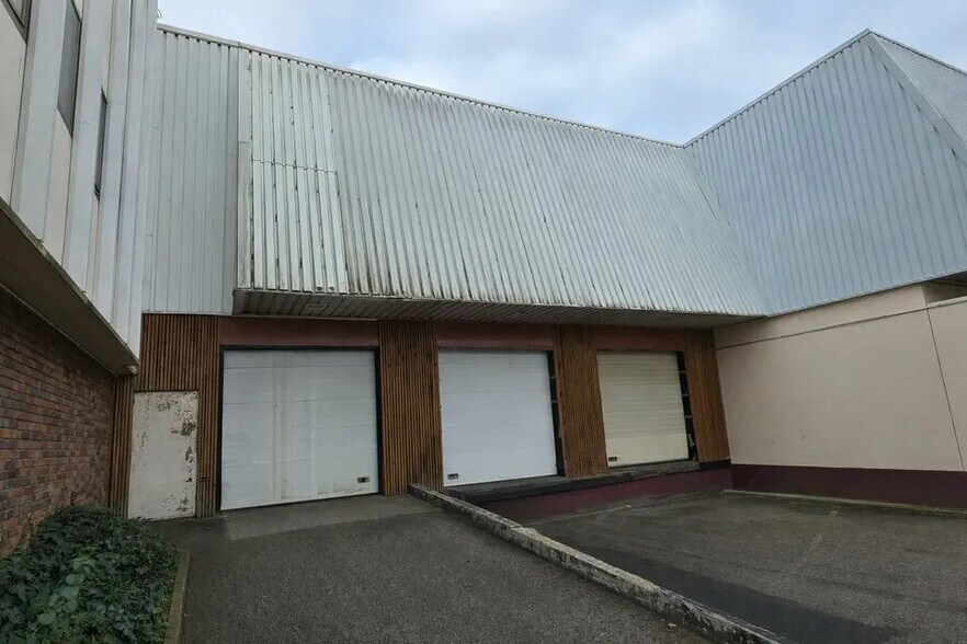 20 Rue Des Marronniers, L'HAY-LES-ROSES to rent - Building Photo - Image 1 of 12