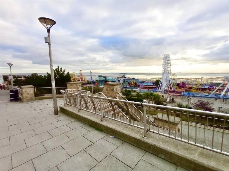 9 Pier Hl, Southend-On-Sea to rent - Building Photo - Image 3 of 4