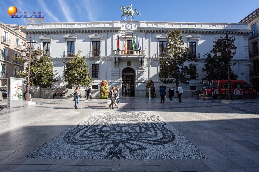 Retail in Granada for sale - Building Photo - Image 1 of 32