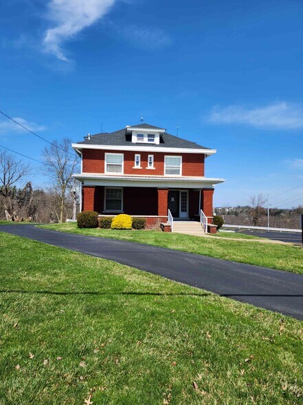 255 W Main St, Saint Clairsville, OH for sale - Primary Photo - Image 1 of 1