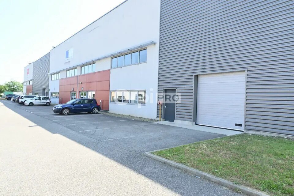 Light Industrial in Saint-Priest to rent Building Photo- Image 1 of 13