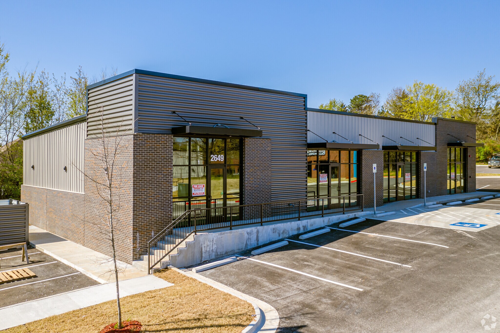 2649 E Mission Blvd, Fayetteville, AR to rent Building Photo- Image 1 of 8