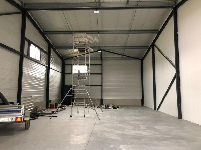 Industrial in Bezons to rent - Interior Photo - Image 3 of 17