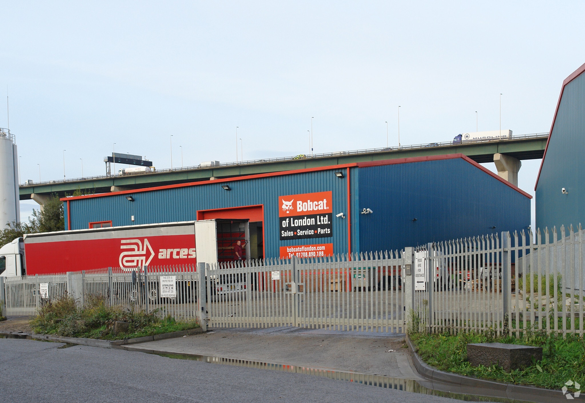 Oliver Clos, Grays for sale Primary Photo- Image 1 of 1