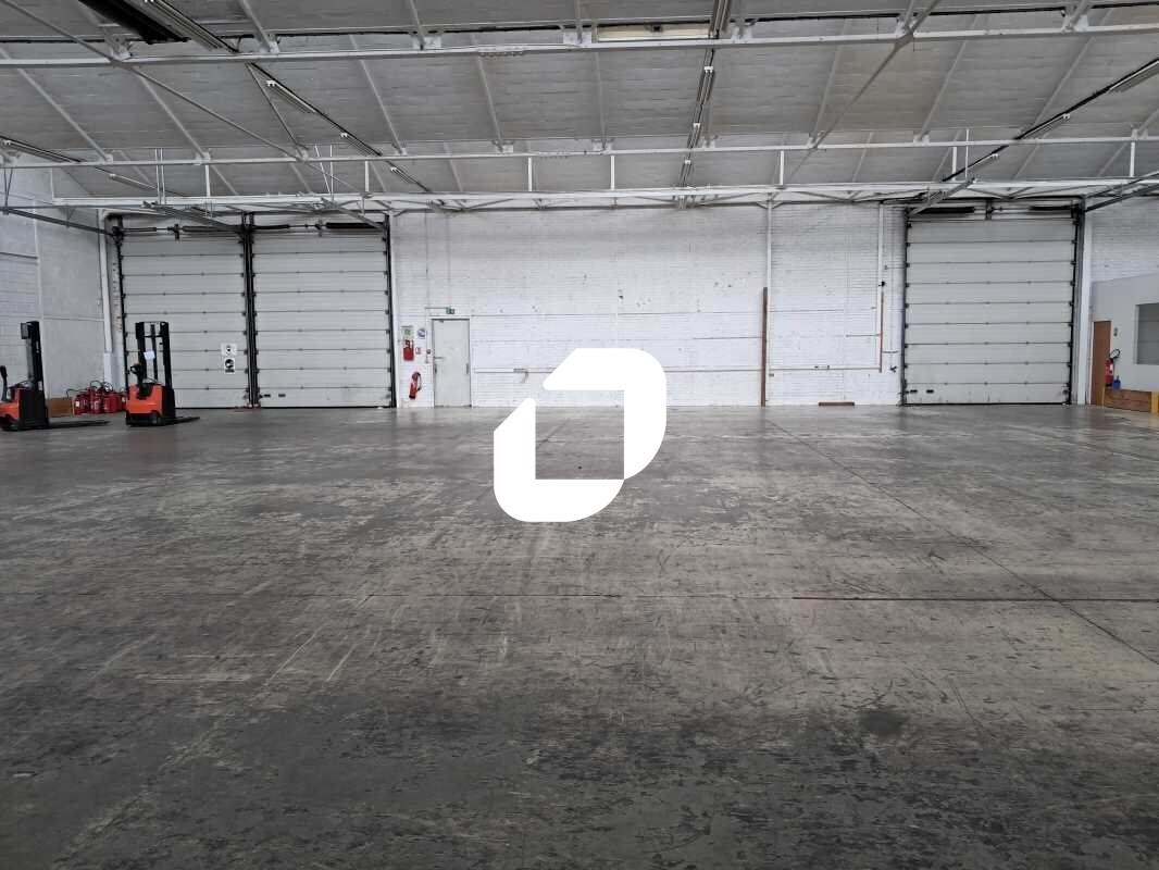 Light Industrial in Massy to rent Interior Photo- Image 1 of 14