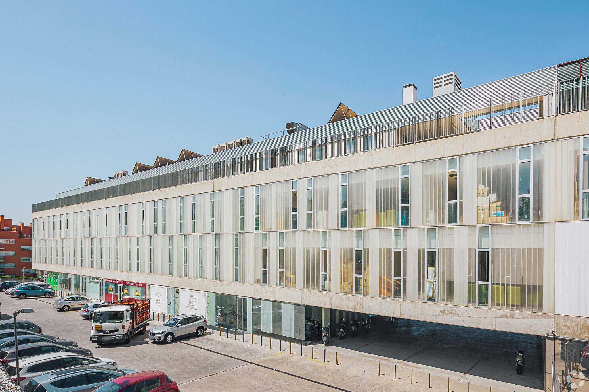 Retail in Paracuellos de Jarama, Madrid for sale Primary Photo- Image 1 of 6