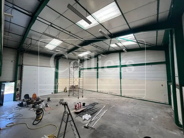 Light Industrial in Gémenos to rent - Interior Photo - Image 1 of 5