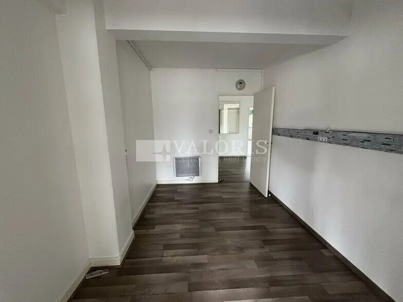 Office in La Tour-de-Salvagny to rent - Interior Photo - Image 3 of 7