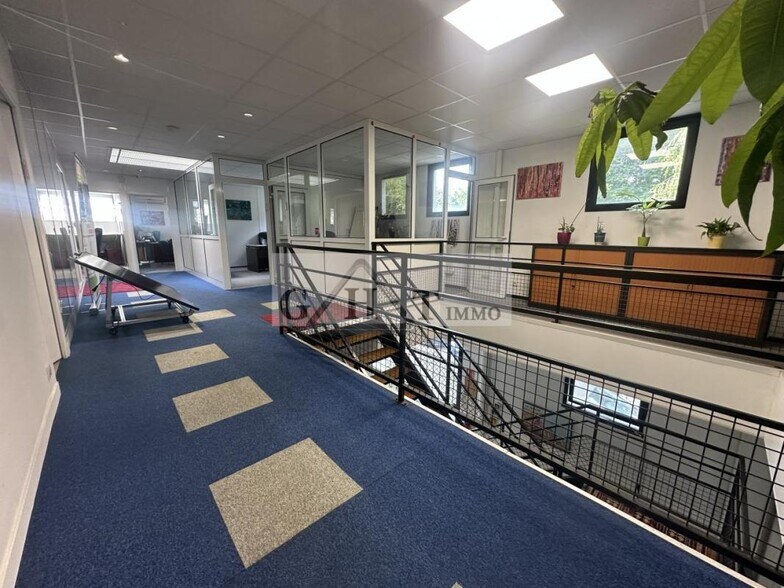 Industrial in Créteil for sale - Building Photo - Image 1 of 19