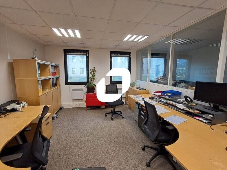 Office in Nanterre for sale - Interior Photo - Image 2 of 17