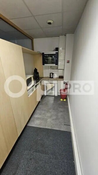 Office in Bordeaux to rent - Interior Photo - Image 3 of 3
