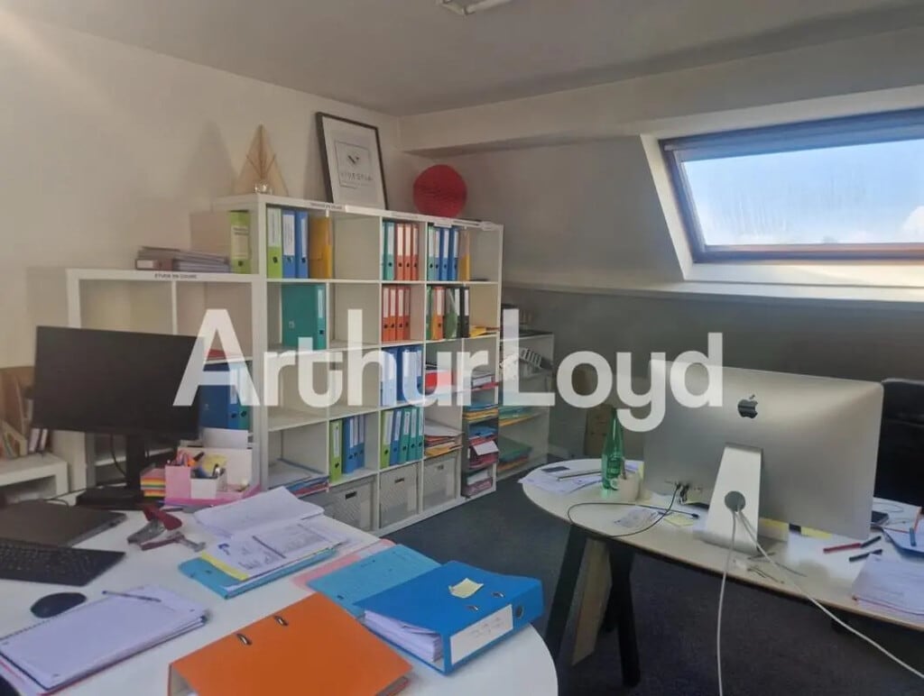 Location Bureaux 47 m² - Photo 1