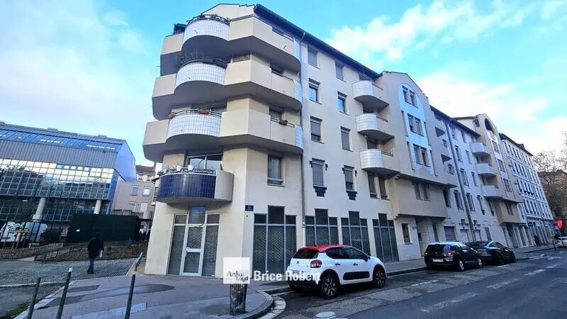 Office in Lyon for sale Building Photo- Image 1 of 9
