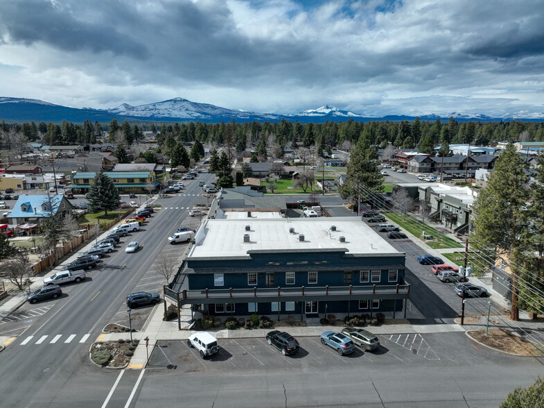 207 N Fir St, Sisters, OR for rent - Building Photo - Image 2 of 66