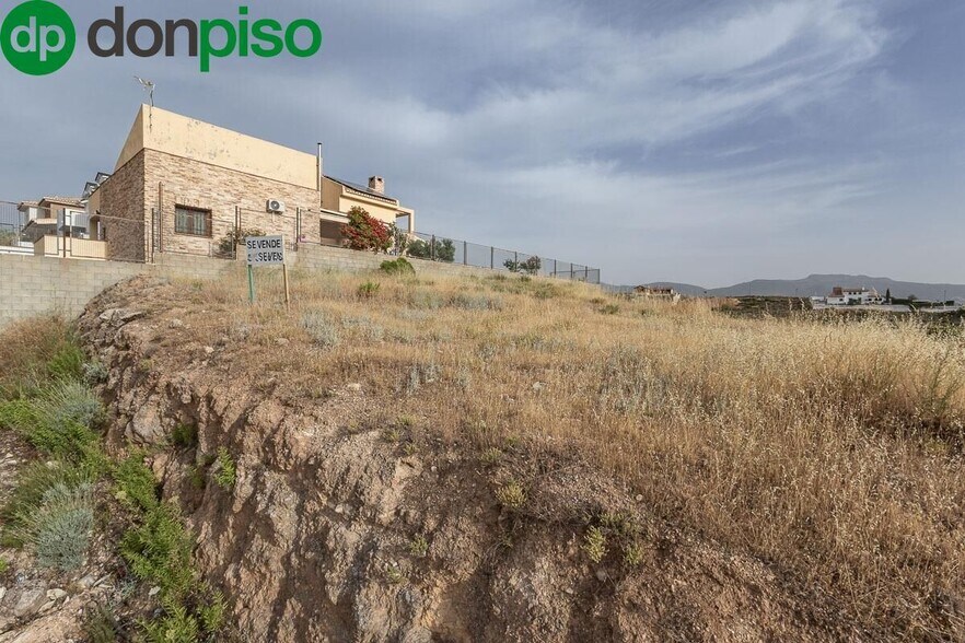 Calle Pinos Puente, 20, La Zubia, Granada for sale - Primary Photo - Image 1 of 14