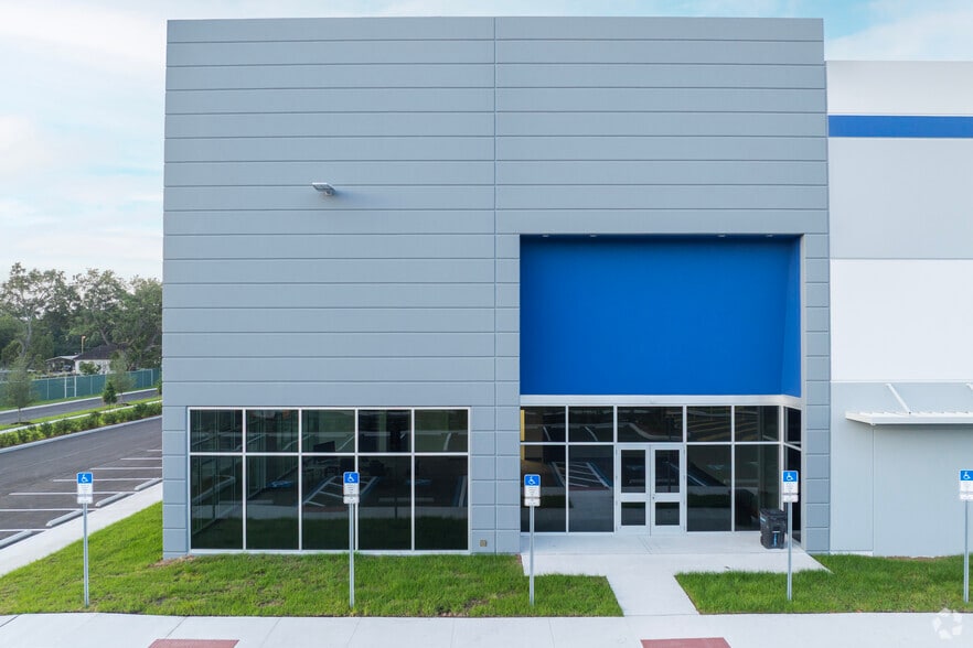 1751 Suddath Park St, Tampa, FL to rent - Building Photo - Image 3 of 11