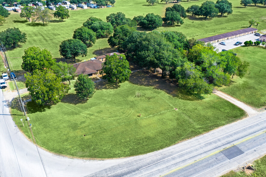 1234 Frydek Rd, Sealy, TX for sale - Building Photo - Image 3 of 12