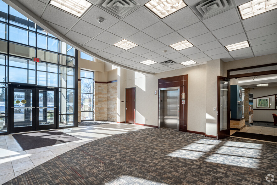 4470 W 78th Street Cir, Bloomington, MN for rent - Lobby - Image 2 of 6