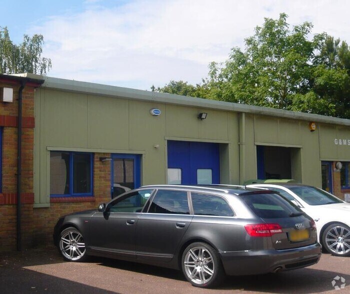 20-21 Landscape Clos, Bicester for sale - Primary Photo - Image 1 of 1