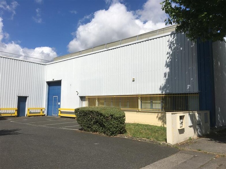 Light Industrial in Collégien to rent - Building Photo - Image 2 of 7