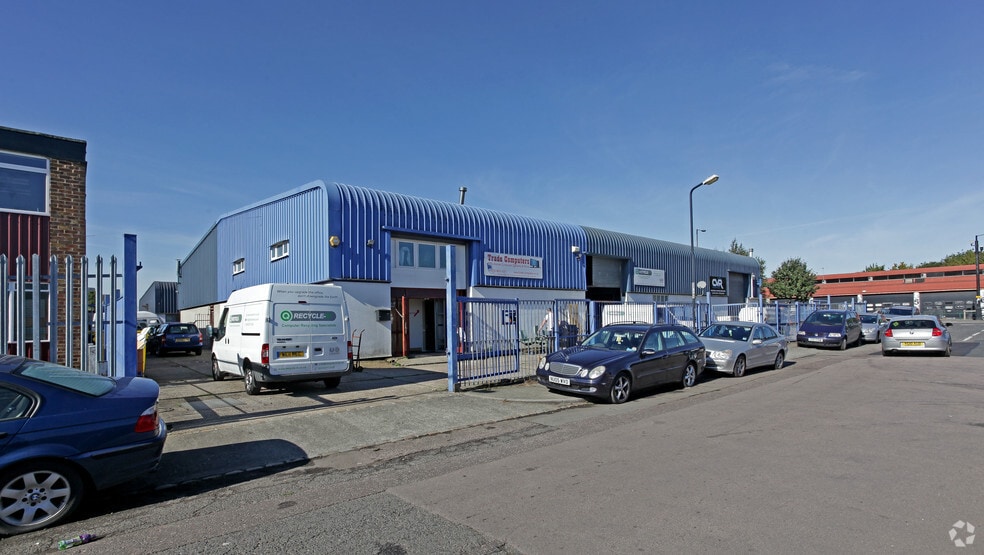 108 Nathan Way, London to rent - Primary Photo - Image 1 of 3