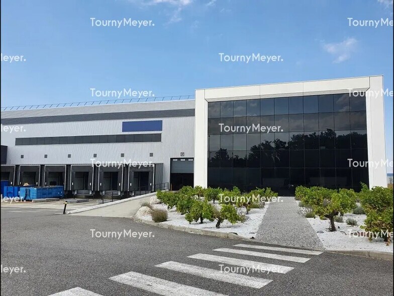 Industrial in Plaisance-du-Touch to rent - Building Photo - Image 2 of 5