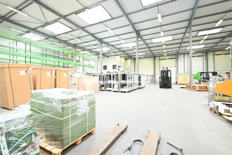 Light Industrial in Marennes to rent - Building Photo - Image 3 of 12